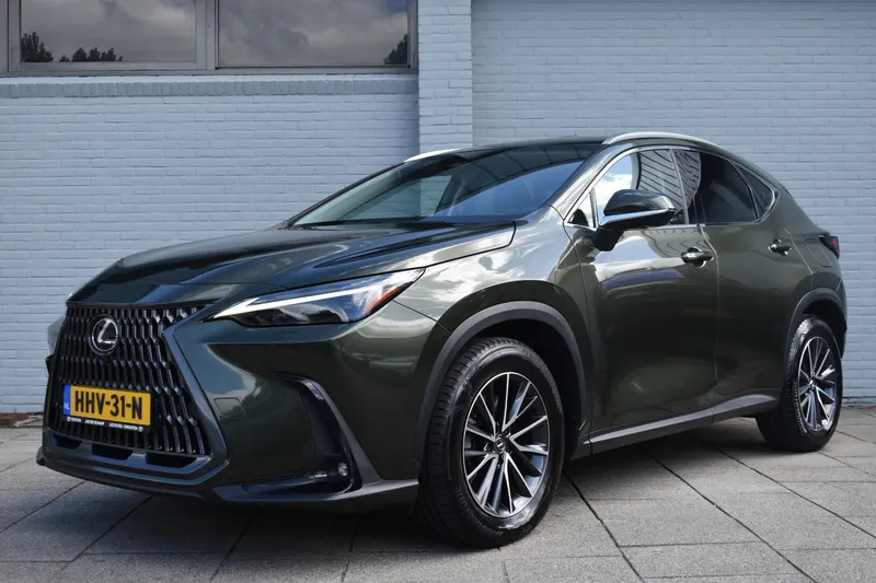 Lexus NX (2024)