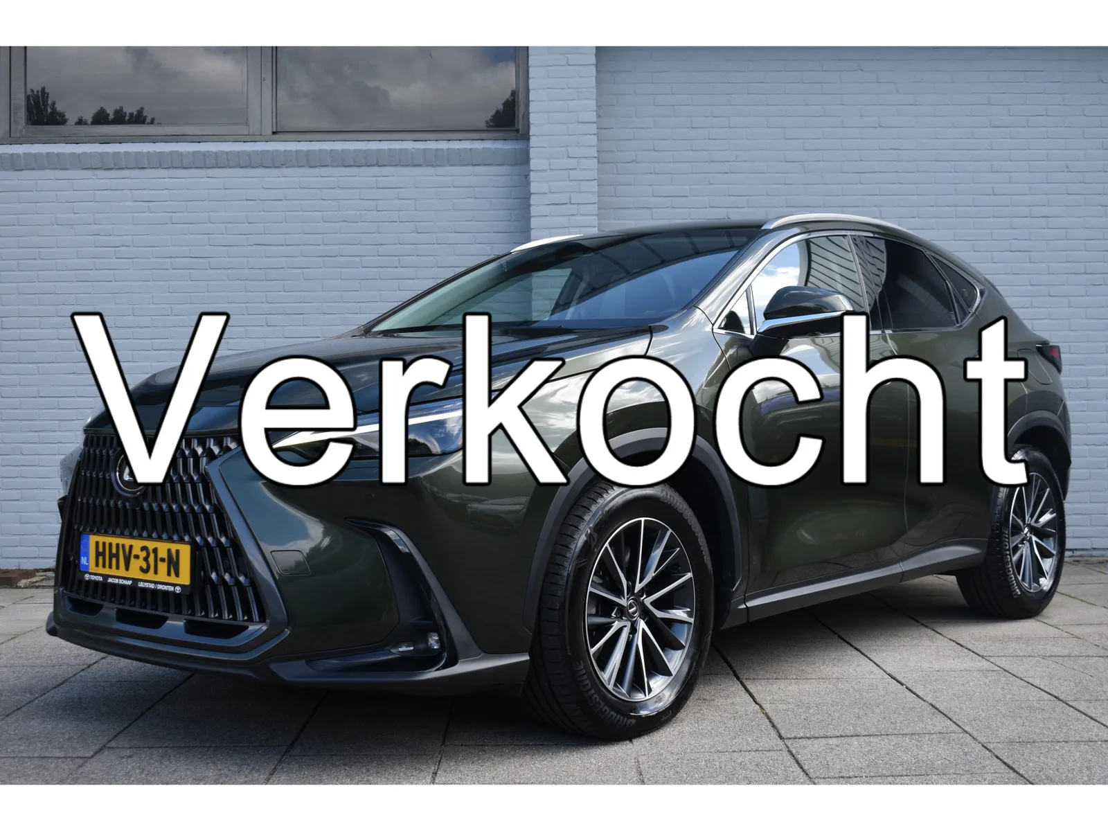 Lexus NX (2024) — foto 1