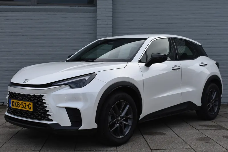Lexus LBX (2025)