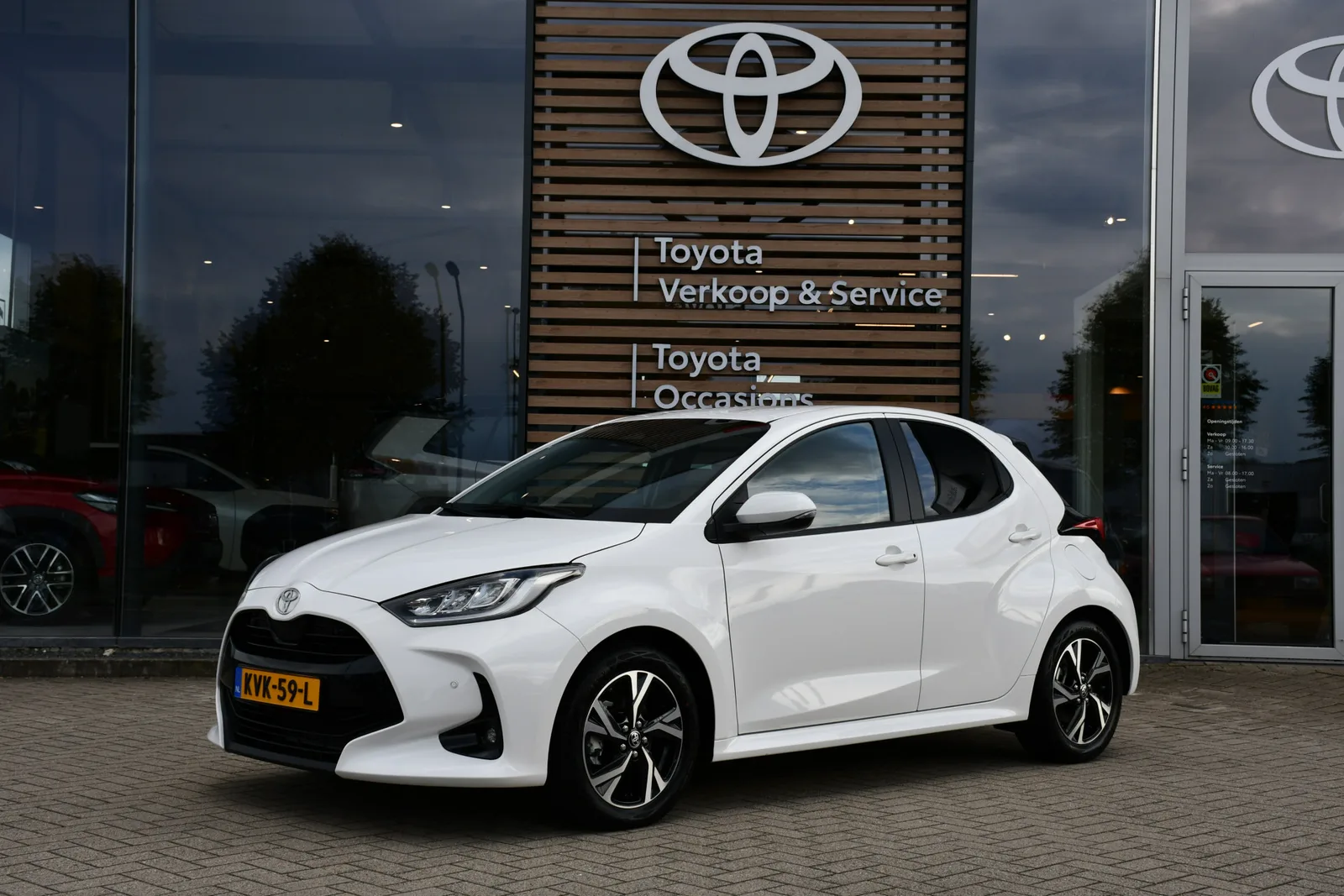 Toyota Yaris (2025) — foto 1