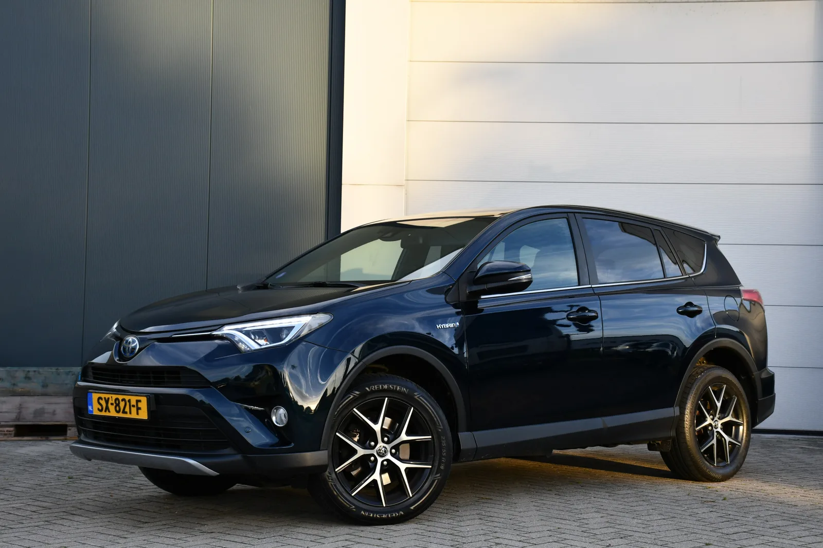 Toyota RAV4 (2018) — foto 1