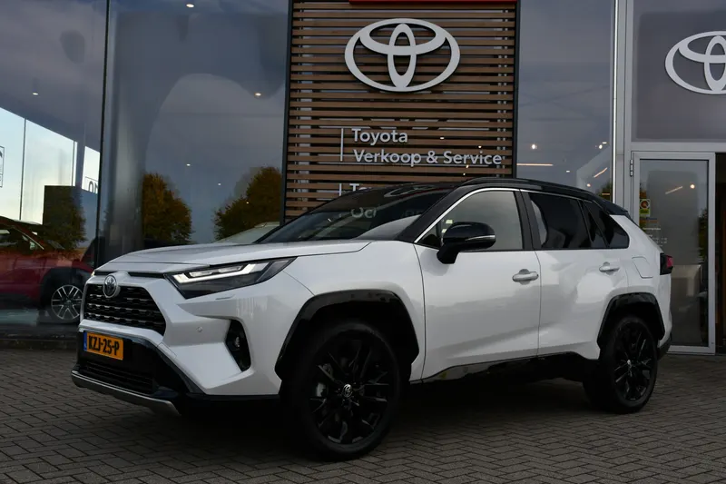 Toyota RAV4 (2025)