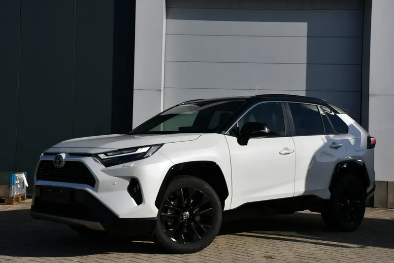 Toyota RAV4 (2025)