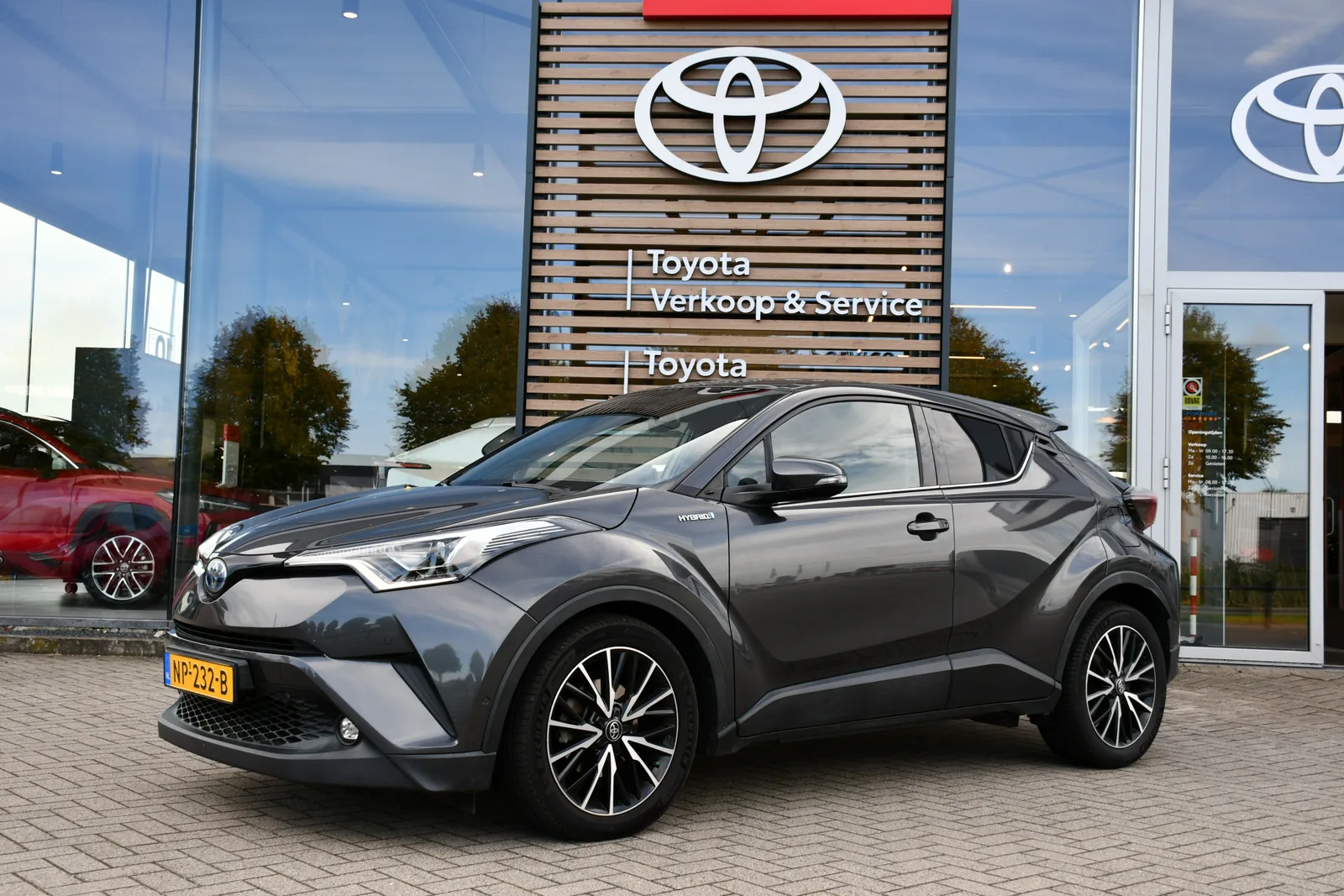 Toyota C-HR (2017) — foto 1