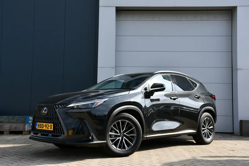Lexus NX (2024)