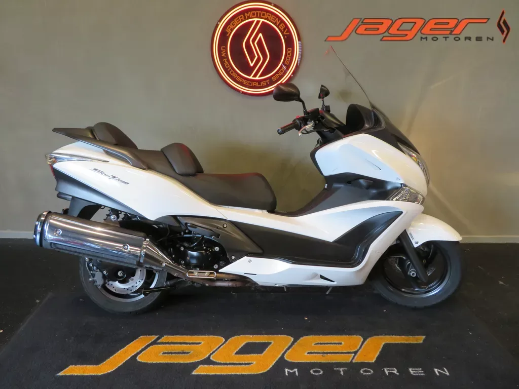 Honda FJS 400 Silver Wing (2016) — foto 1