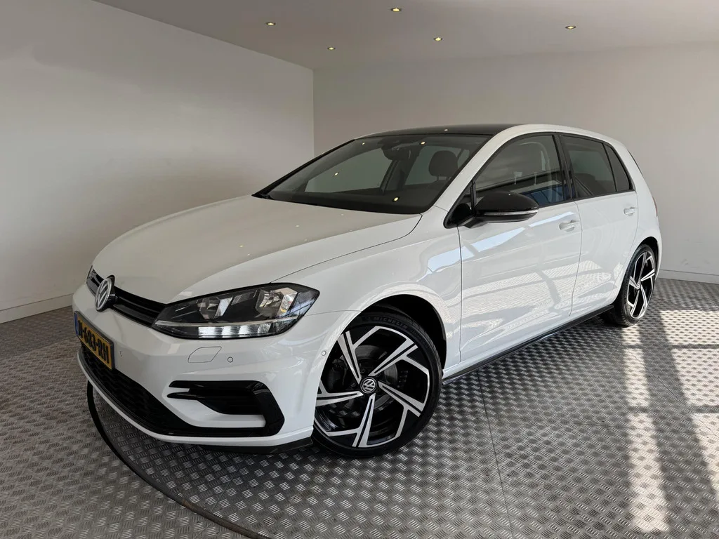 Volkswagen Golf (2019) — foto 1