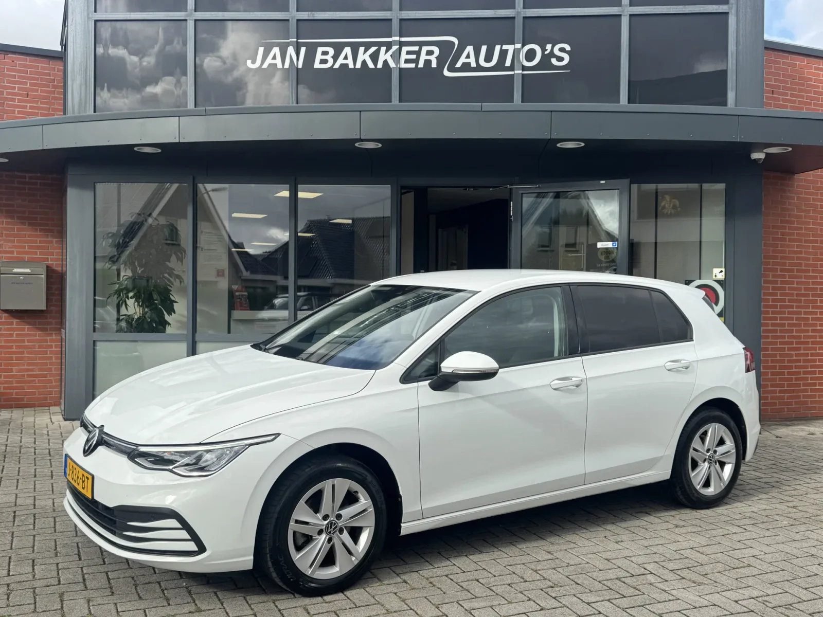 Volkswagen Golf (2020) — foto 1