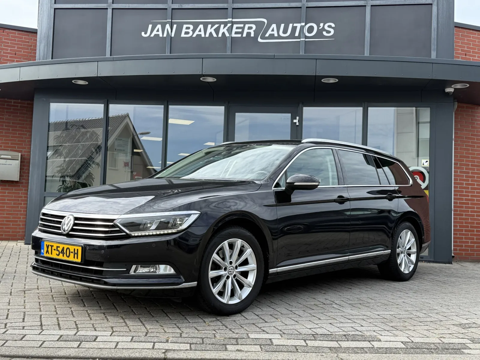 Volkswagen Passat (2018) — foto 1