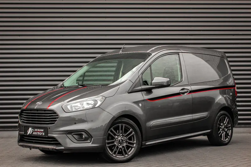 Ford Transit Courier (2021)
