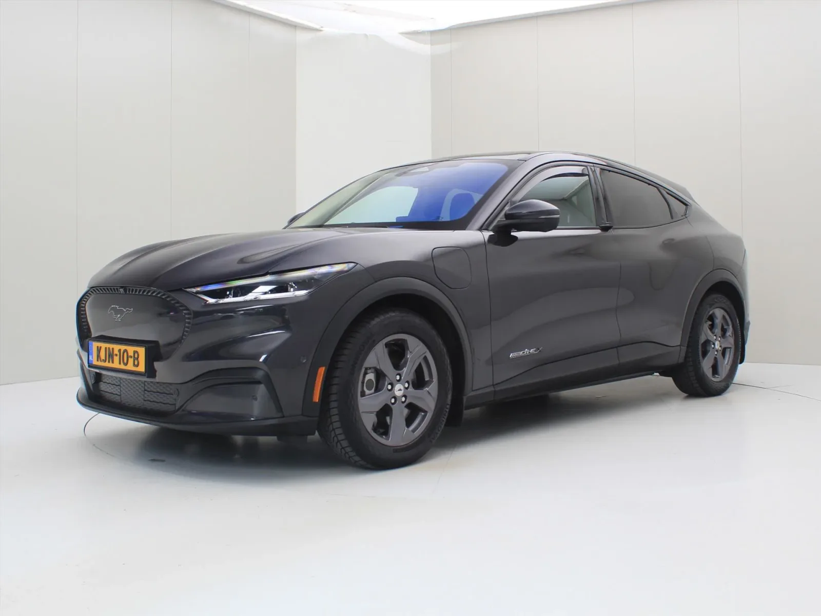 Ford Mustang Mach-E (2022) — foto 1