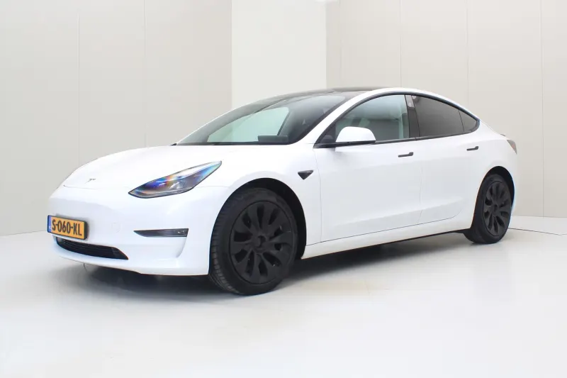 Tesla Model 3 (2023)