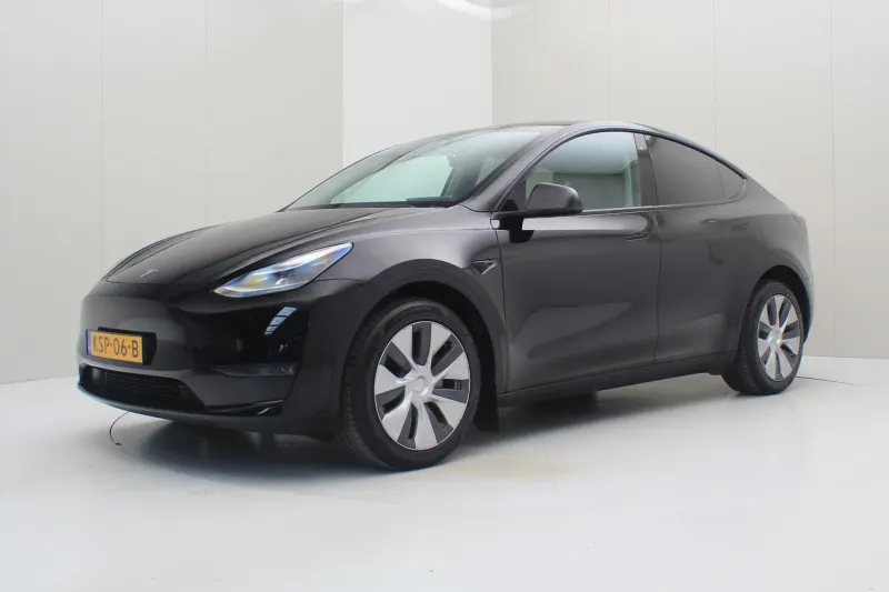 Tesla Model Y (2023)