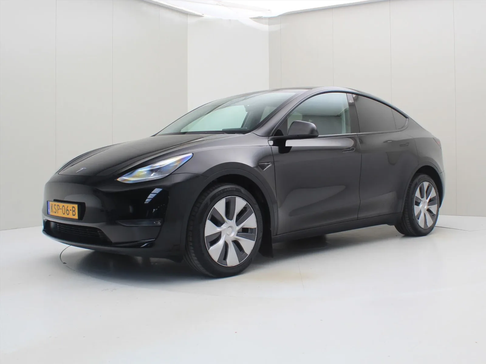 Tesla Model Y (2023) — foto 1