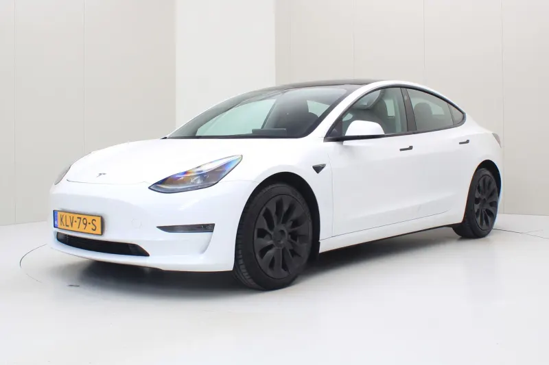 Tesla Model 3 (2023)