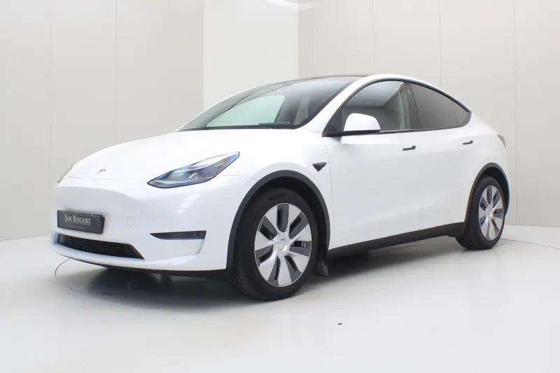 Tesla Model Y (2023)