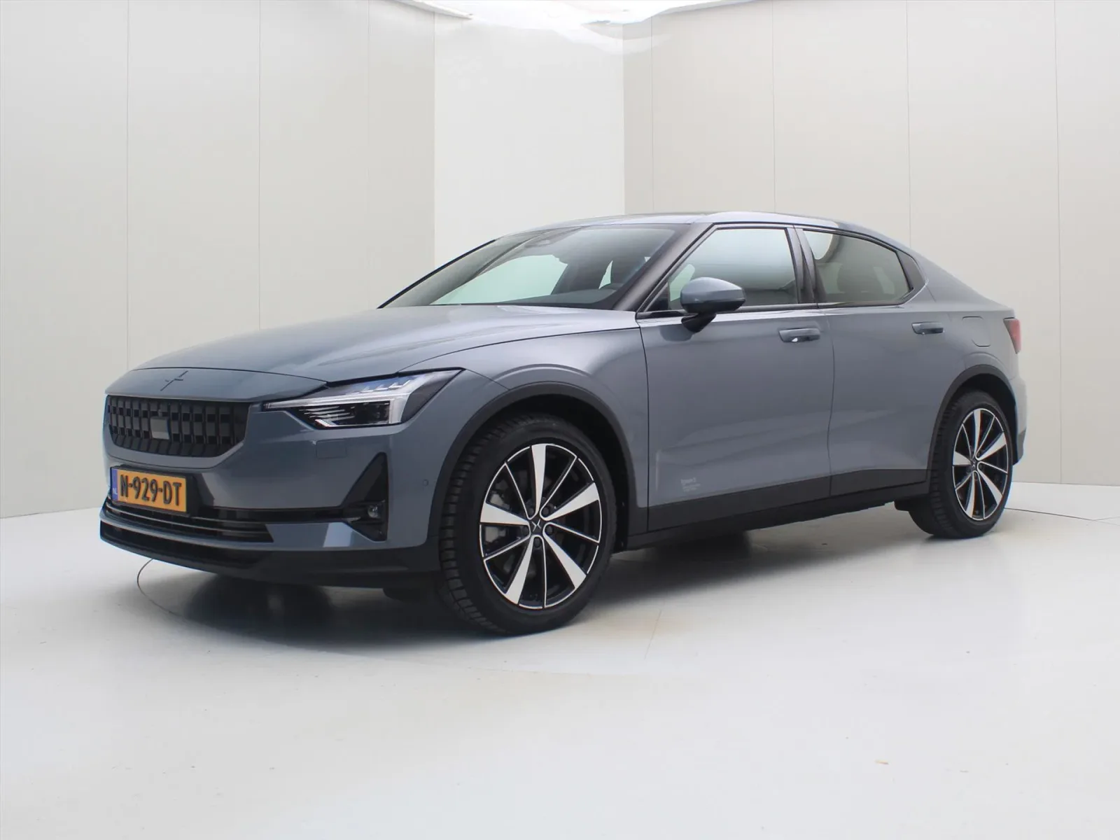 Polestar 2 (2021) — foto 1