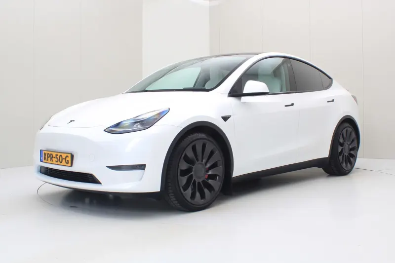 Tesla Model Y (2023)