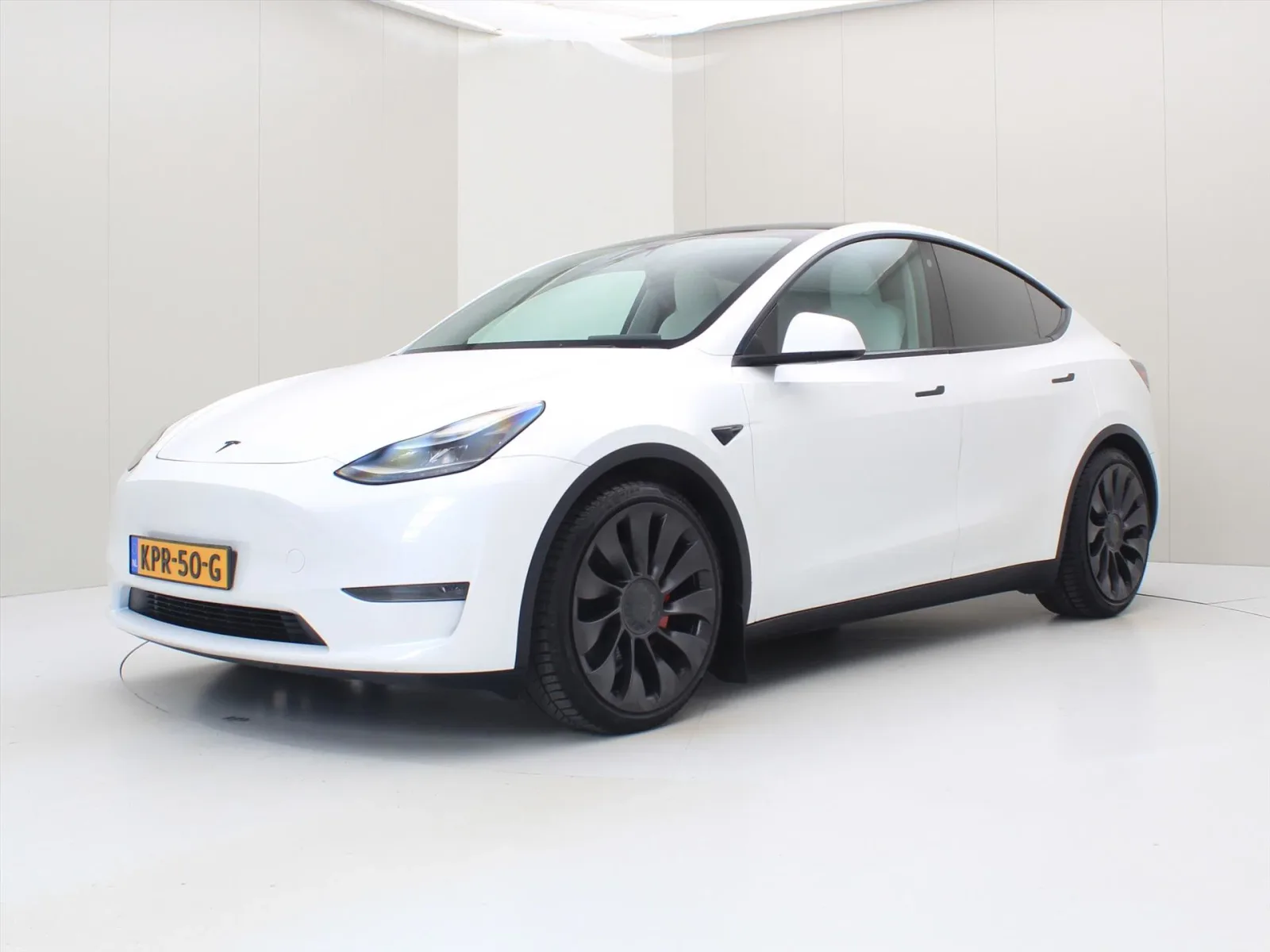 Tesla Model Y (2023) — foto 1