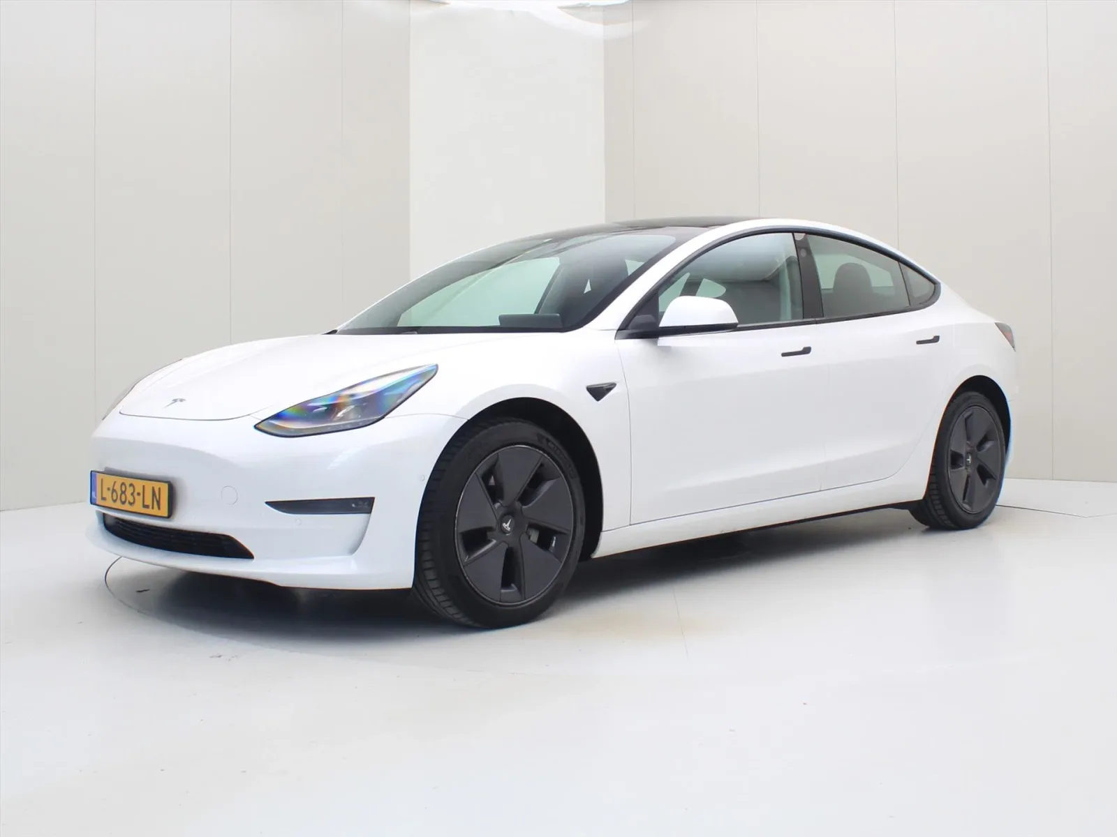 Tesla Model 3 (2021) — foto 1