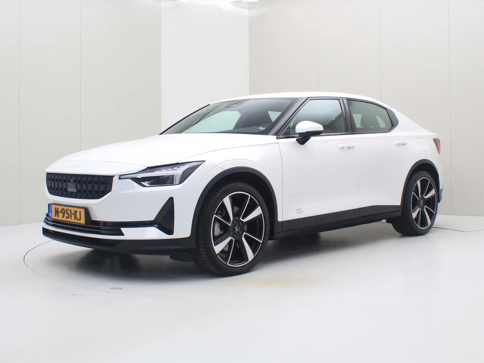 Polestar 2 (2021) — foto 1