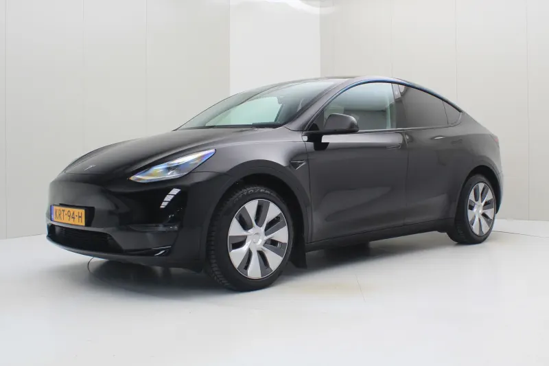 Tesla Model Y (2023)