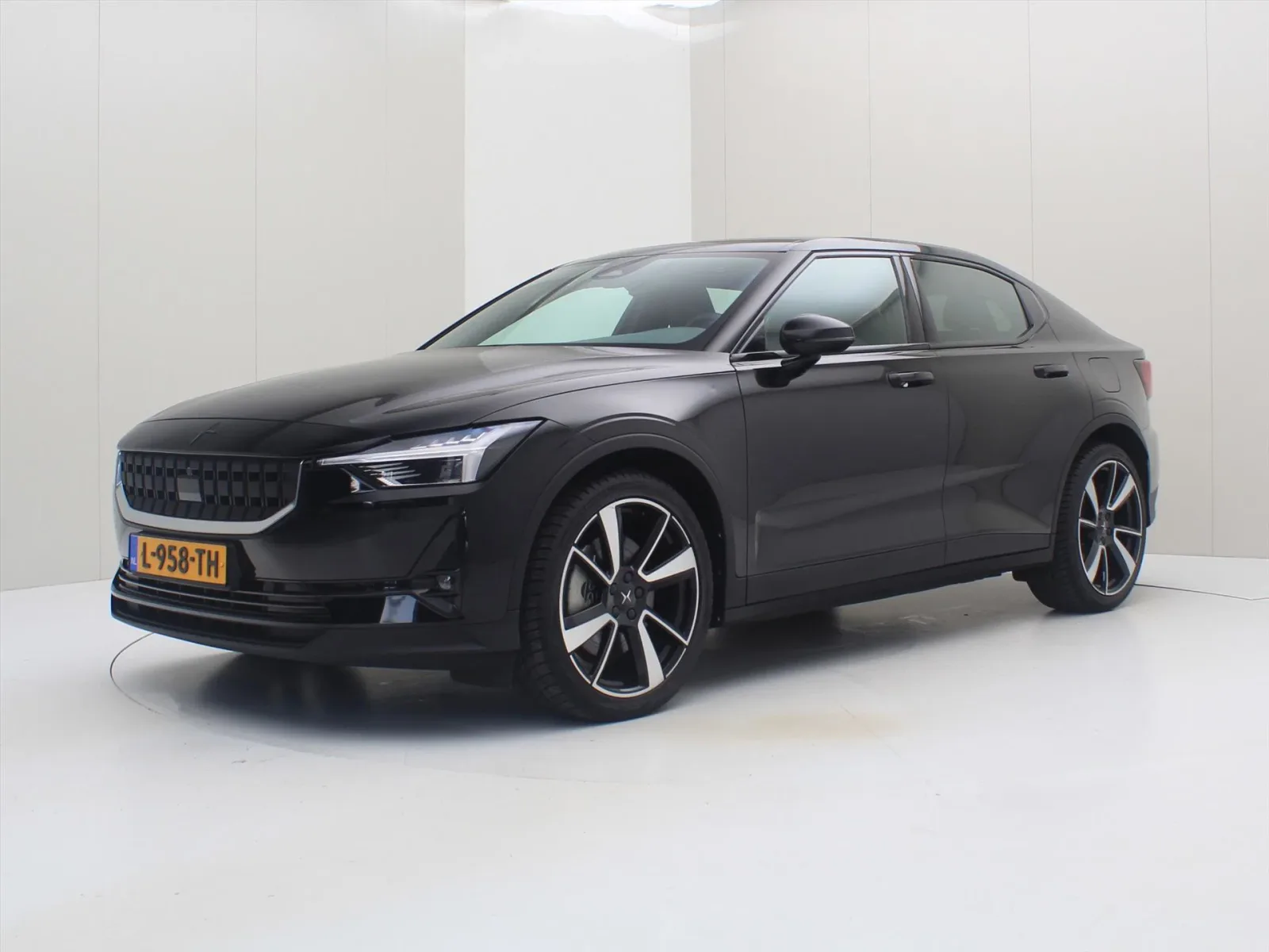 Polestar 2 (2021) — foto 1