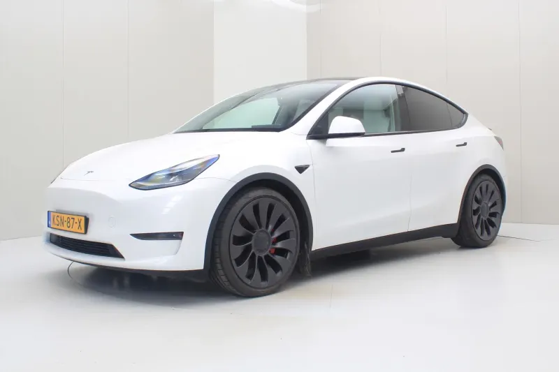 Tesla Model Y (2023)