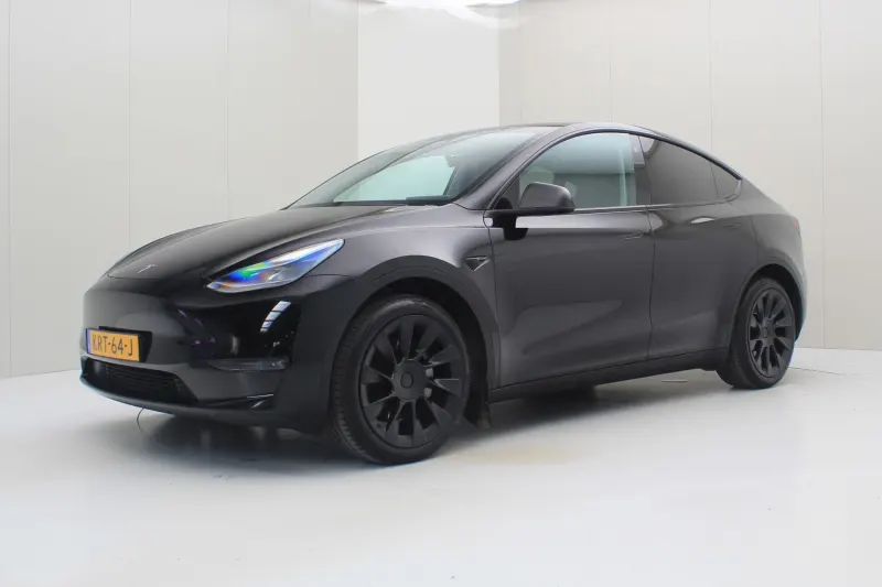 Tesla Model Y (2023)