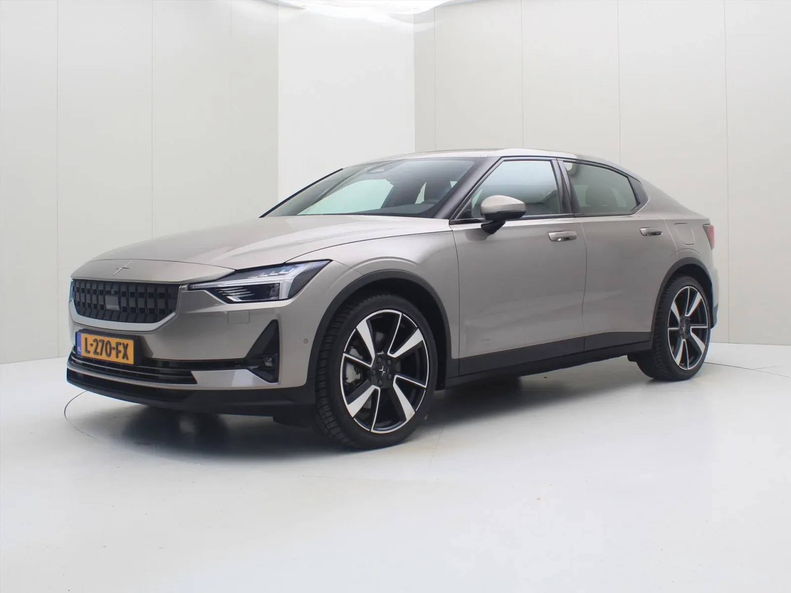 Polestar 2 (2021) — foto 1