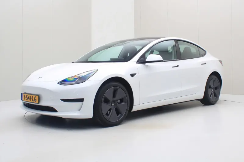 Tesla Model 3 (2023)