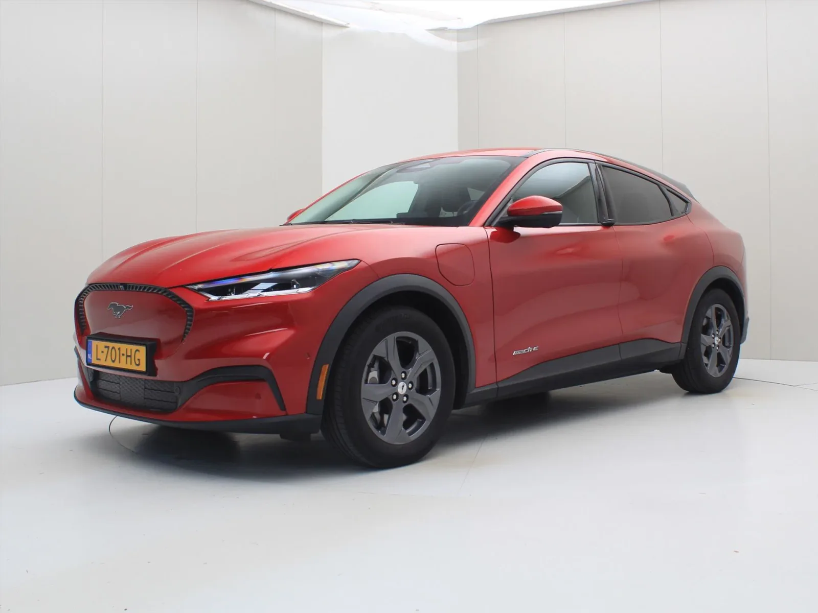 Ford Mustang Mach-E (2021) — foto 1