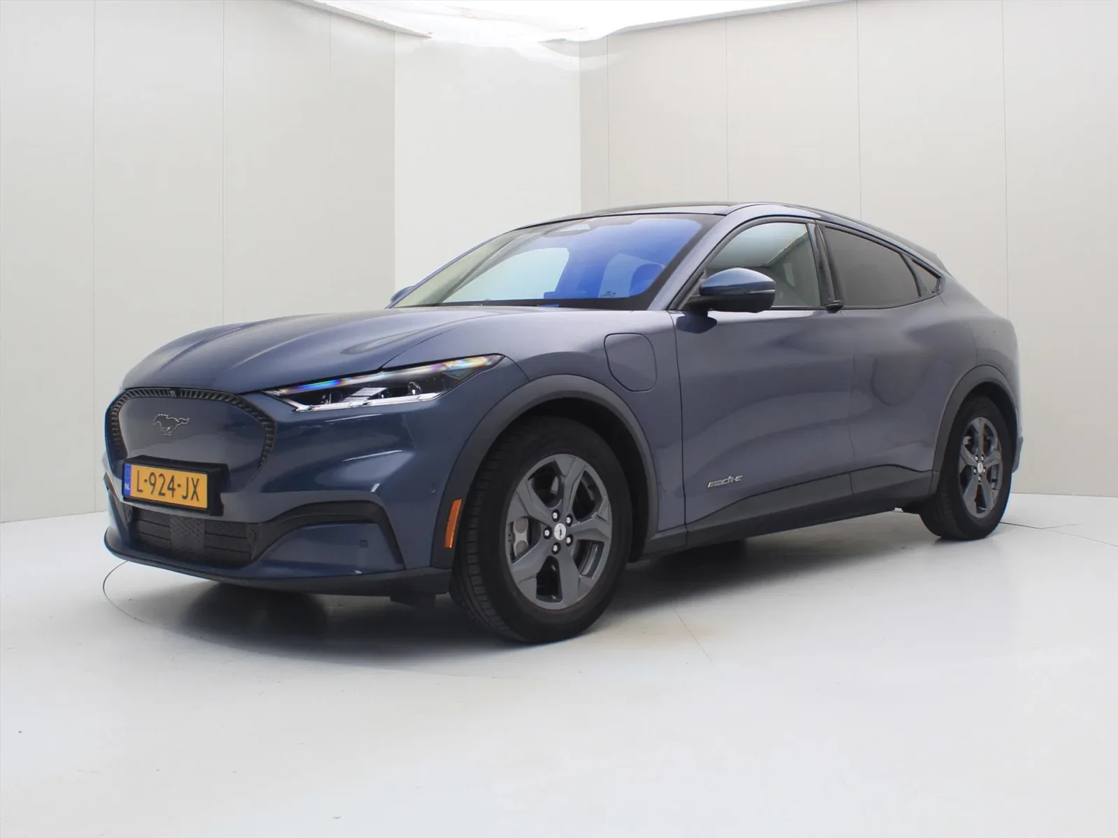 Ford Mustang Mach-E (2021) — foto 1
