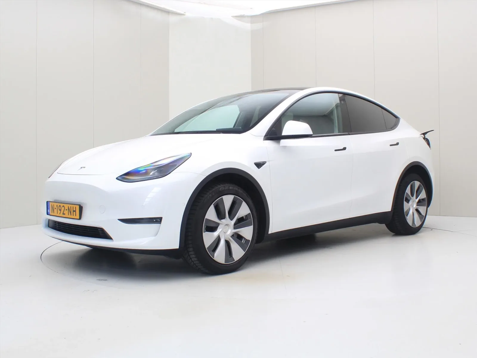 Tesla Model Y (2021) — foto 1