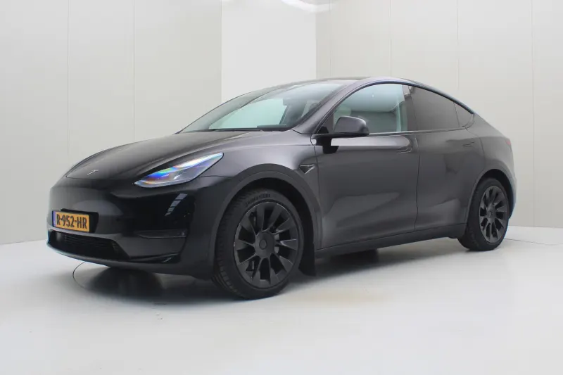 Tesla Model Y (2022)