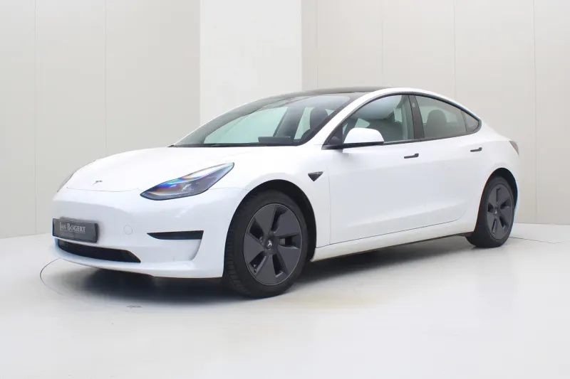 Tesla Model 3 (2022)