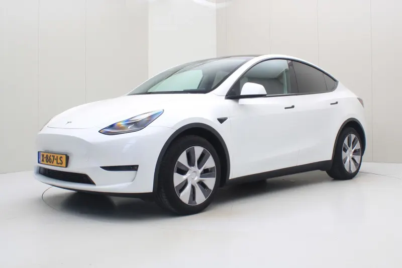 Tesla Model Y (2023)