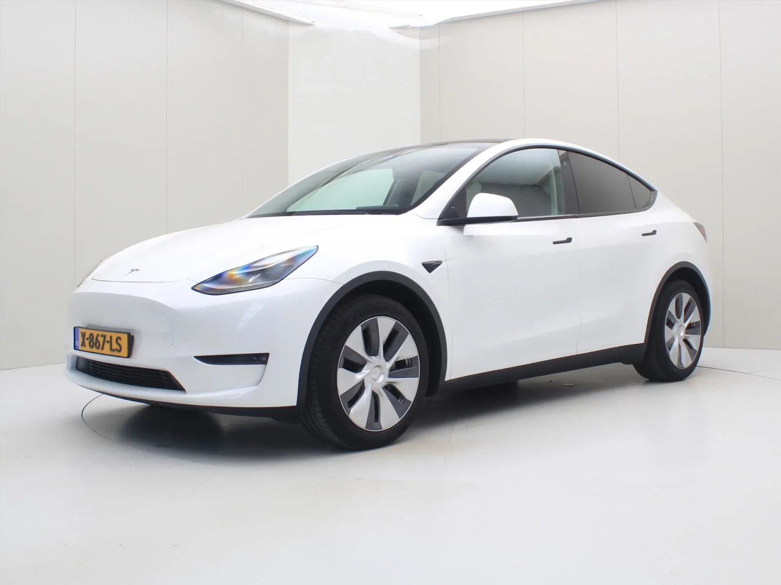 Tesla Model Y (2023) — foto 1