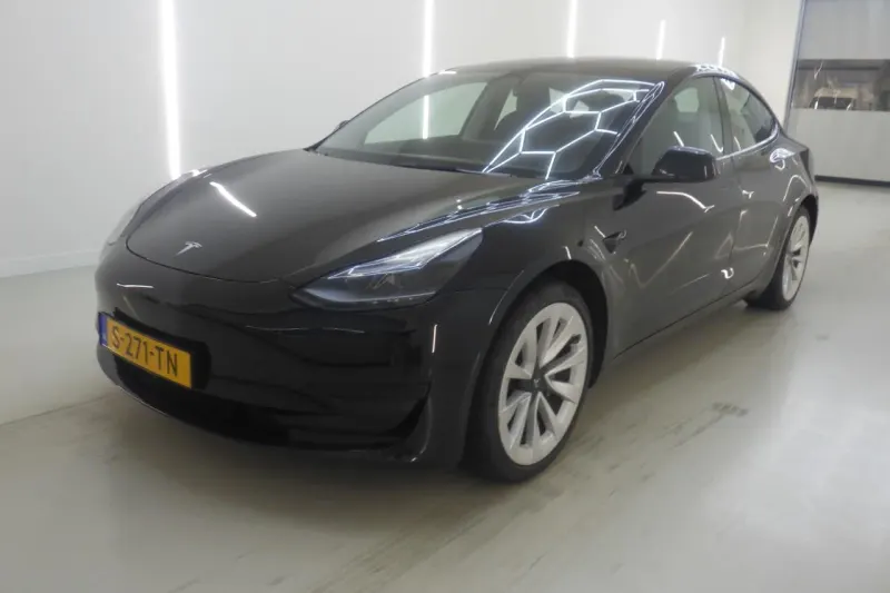 Tesla Model 3 (2023)