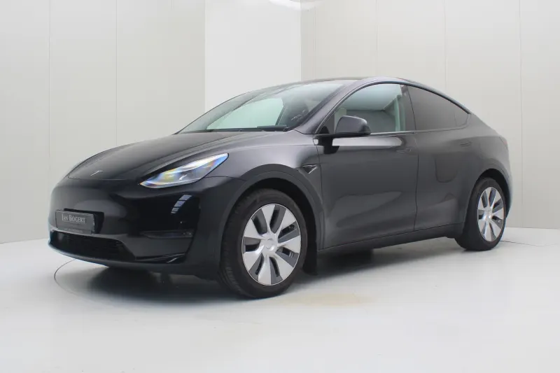 Tesla Model Y (2023)