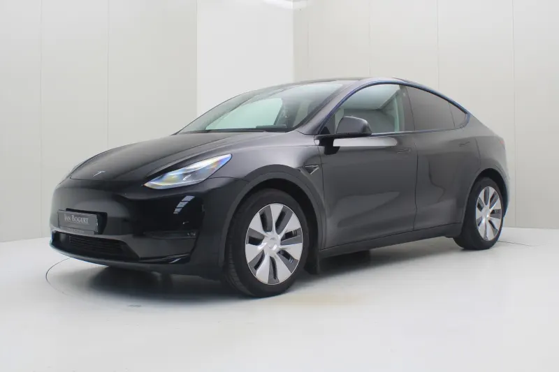 Tesla Model Y (2023)