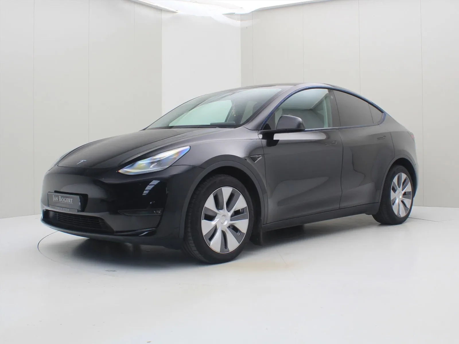 Tesla Model Y (2023) — foto 1