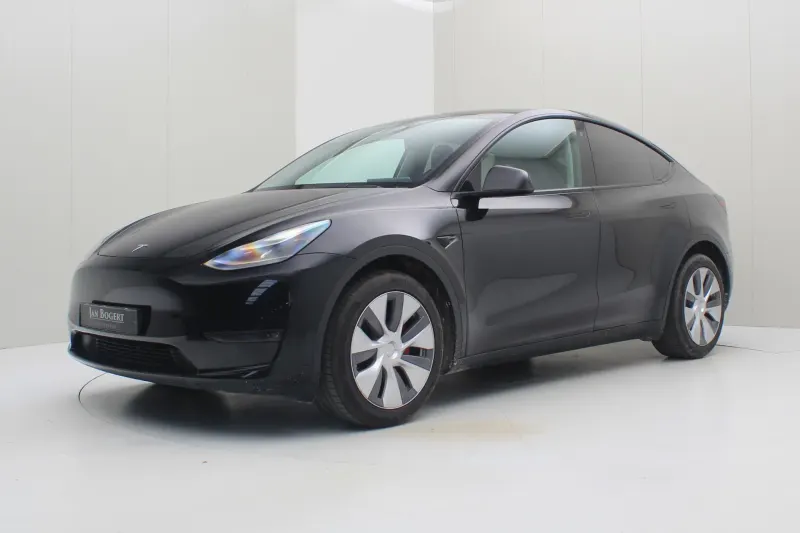 Tesla Model Y (2023)