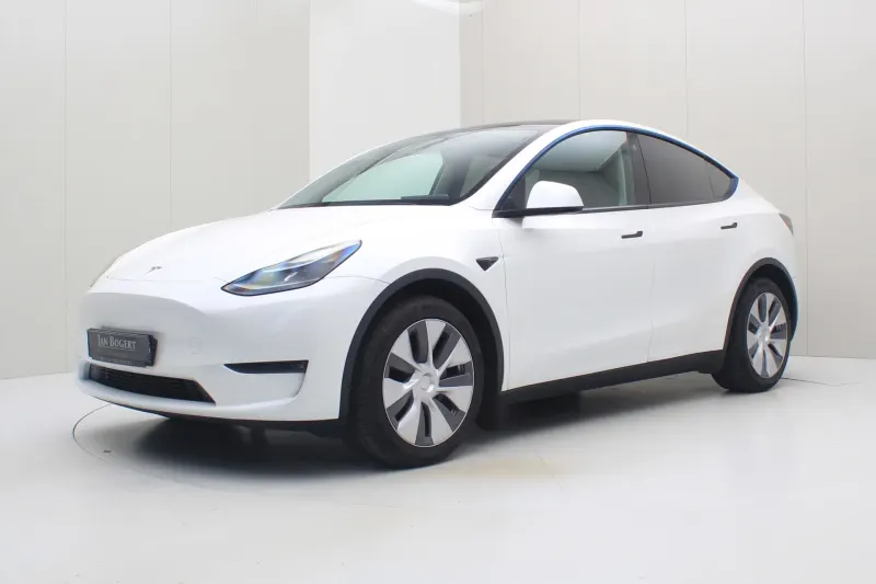 Tesla Model Y (2023)