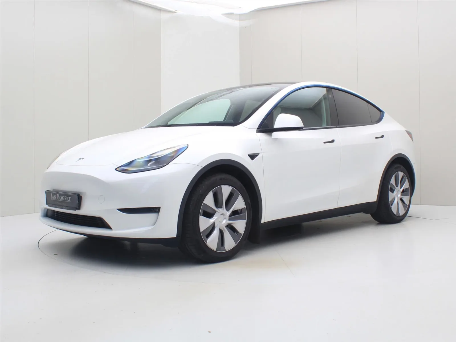 Tesla Model Y (2023) — foto 1