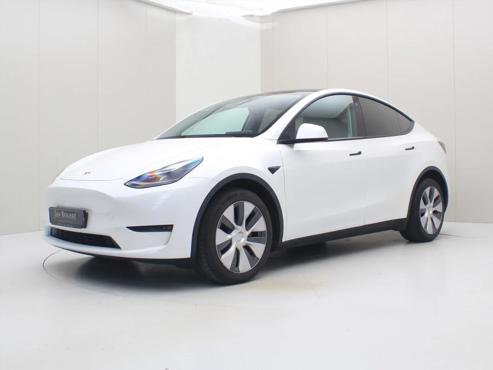 Tesla Model Y (2023) — foto 1