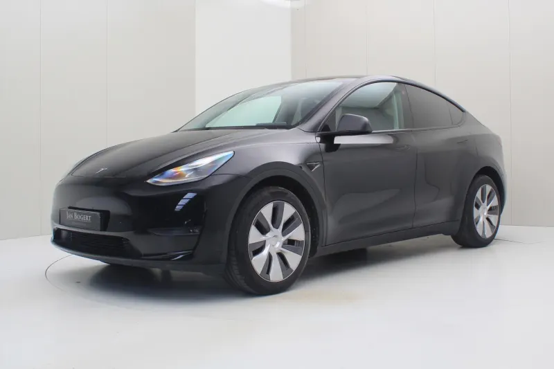 Tesla Model Y (2023)