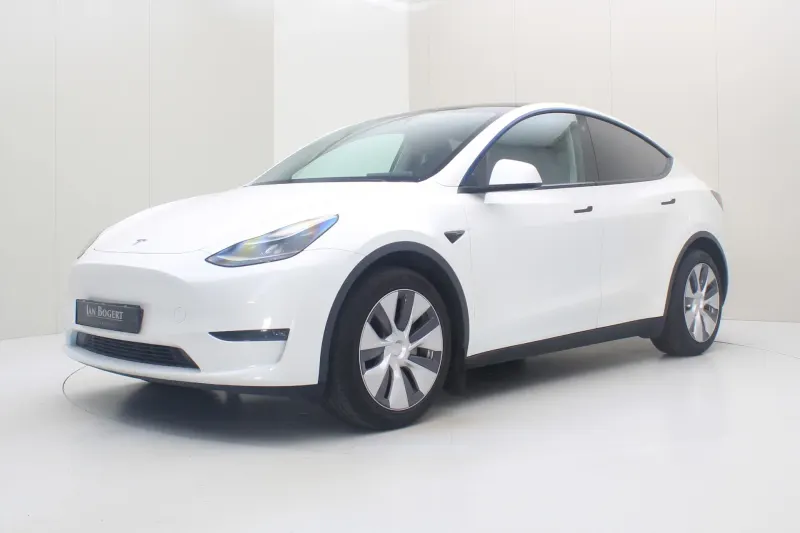 Tesla Model Y (2023)