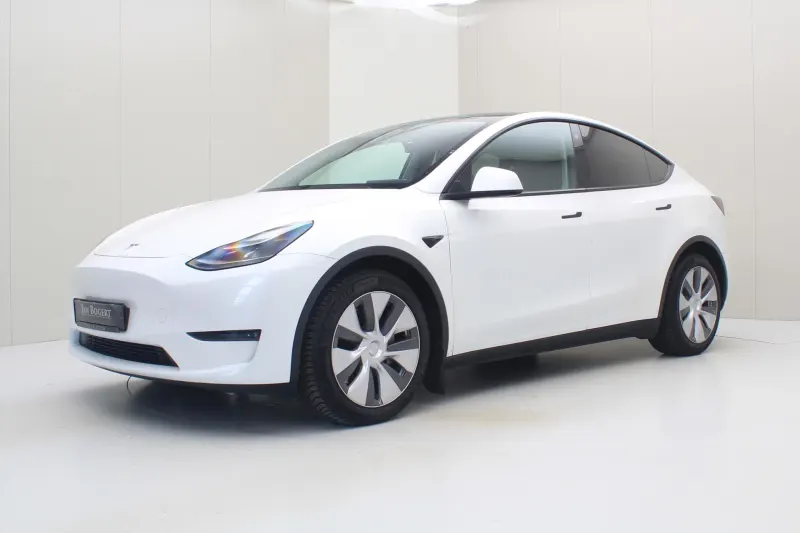 Tesla Model Y (2023)