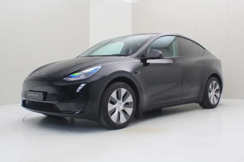 Tesla Model Y (2023)